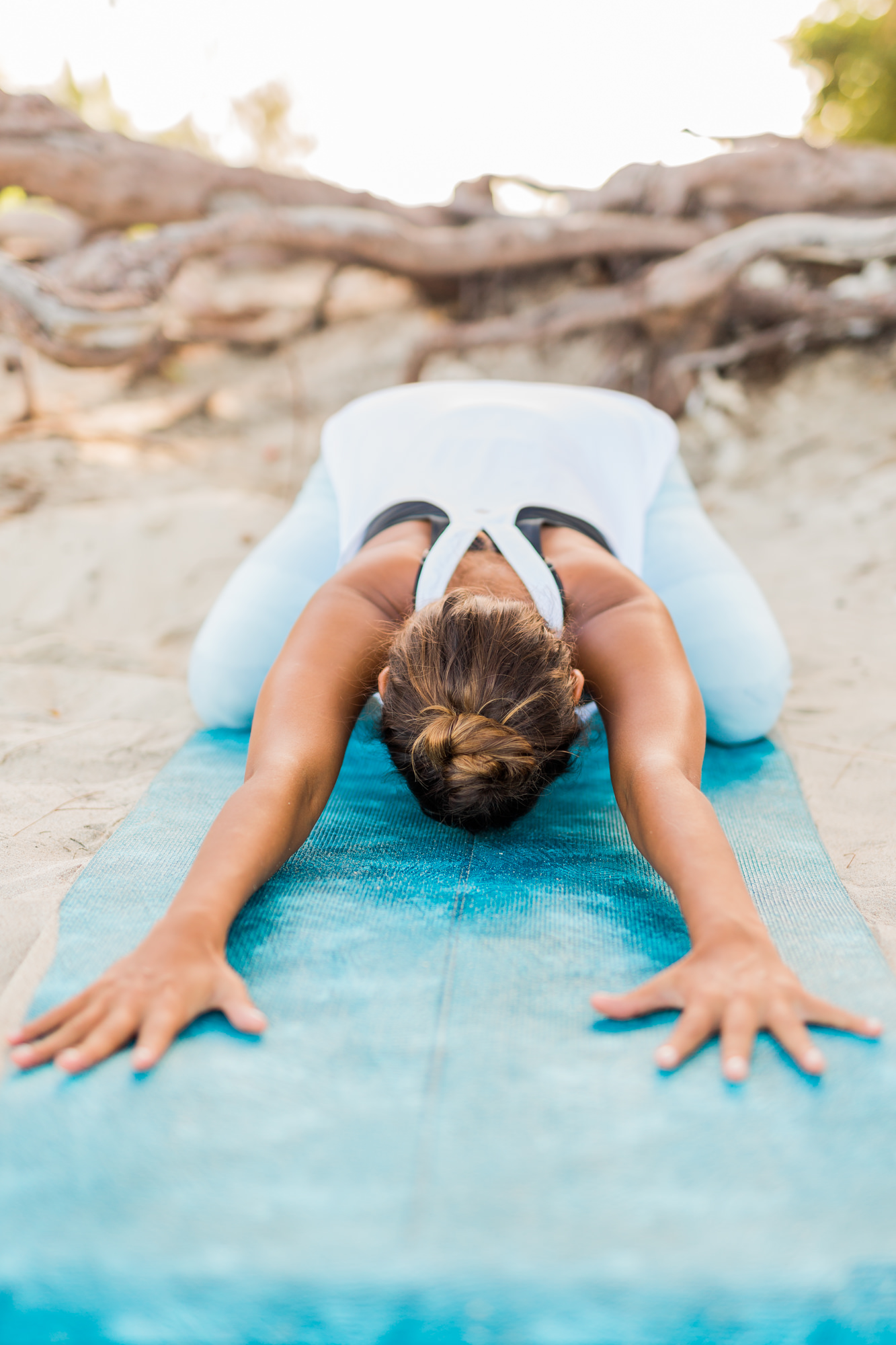 Shooting yoga sur la plage pour Decathlon Réunion
