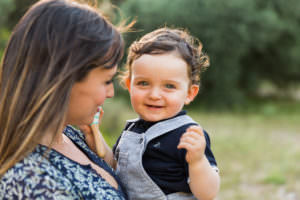 une séance photo de famille avec un enfant trop mignon