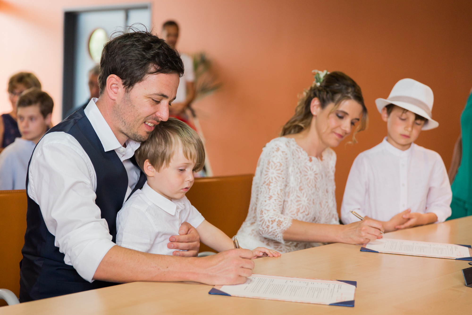 Signature lors d'un mariage à la mairie de la saline les hauts