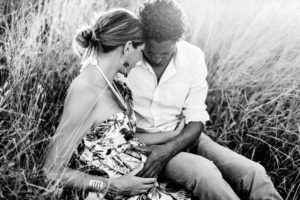 deux futurs parents en amoureux