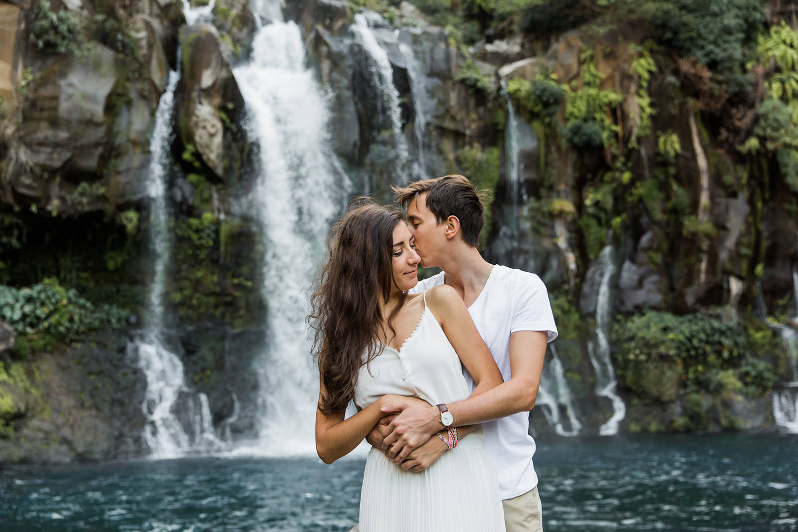5 raisons de se marier à la Réunion - Cascade - mariage - Fanny Tiara 
