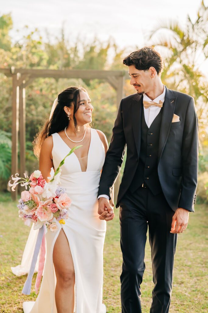 un couple amoureux lors de leur mariage à la villa laurina